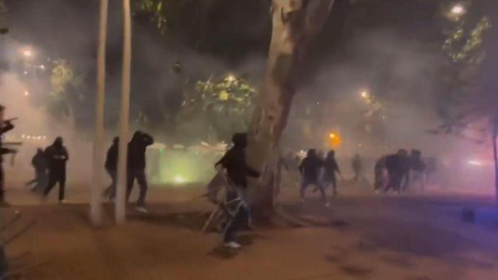Ultras de la Fiorentina en la Alameda de Hércules.