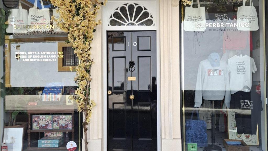 Entrada de la tienda Superbritánico.