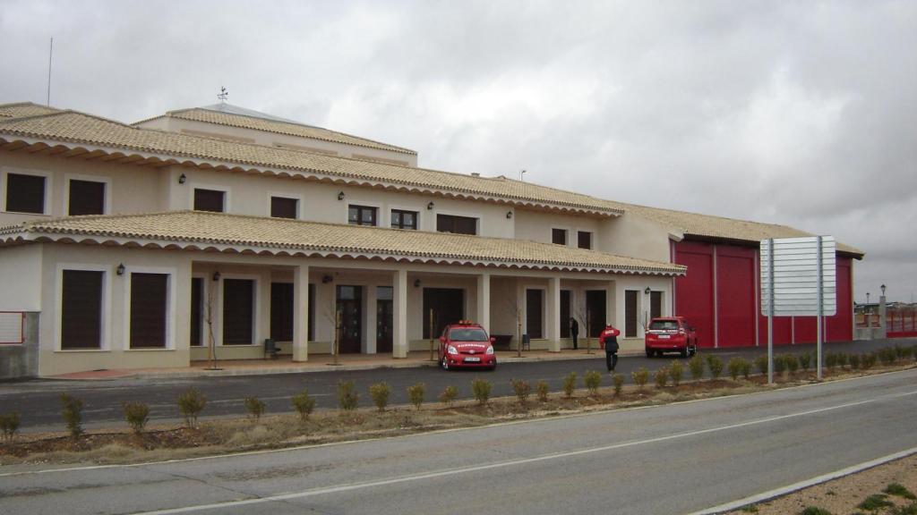 El parque de bomberos de La Roda, cuyos efectivos rescataron el cuerpo sin vida del accidentado.
