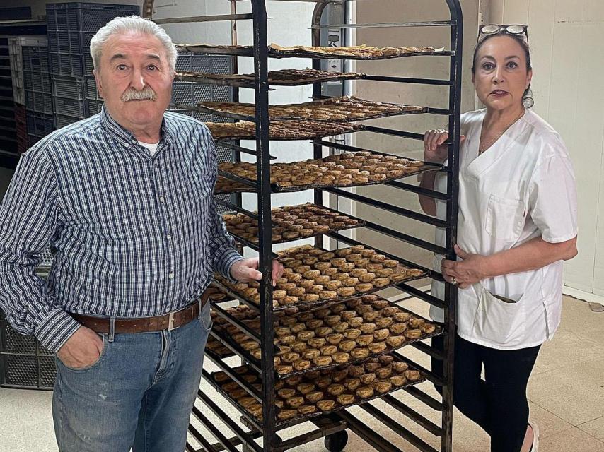 Nieves y Jesús Manuel en su obrador