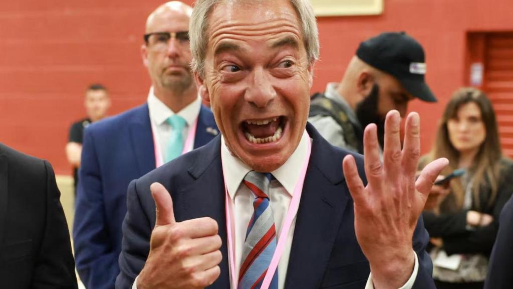 Nige Farage celebra la victoria.