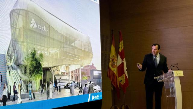 Puente presentando la nueva estación de tren de Valladolid