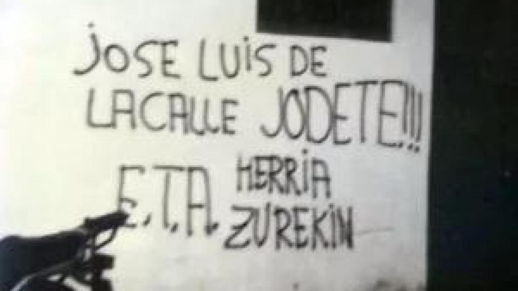 Una de las pintadas que apareció en Andoain celebrando el asesinato de López de Lacalle.