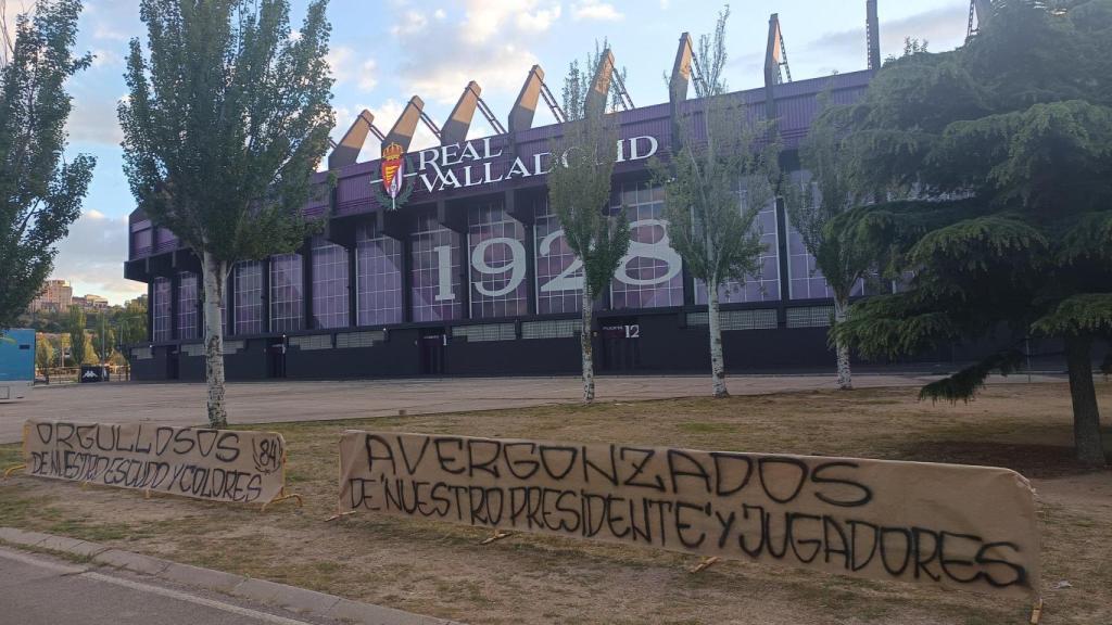 Imagen de los carteles que han aparecido en el estadio José Zorrilla.