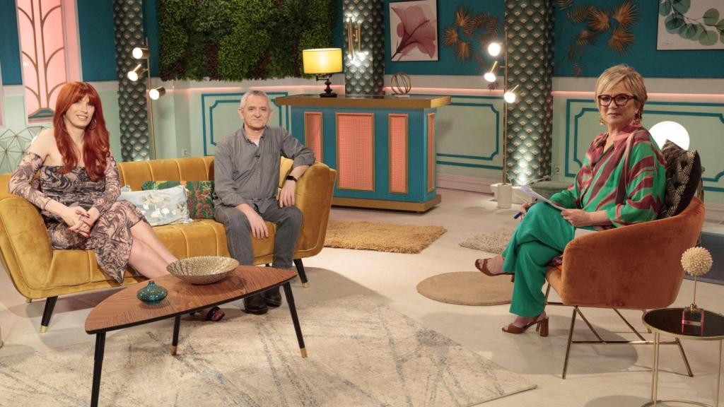 Inés Ballester con Valeria Vegas e Iñaki Miramón en 'Cine de barrio'.