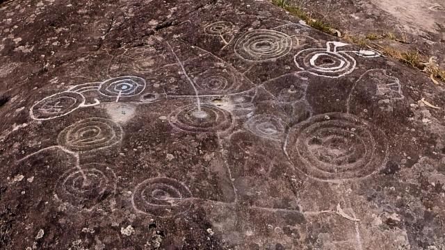 Petroglifos en Pedra dos Mouros, Marín, Pontevedra. https://es.wikipedia.org