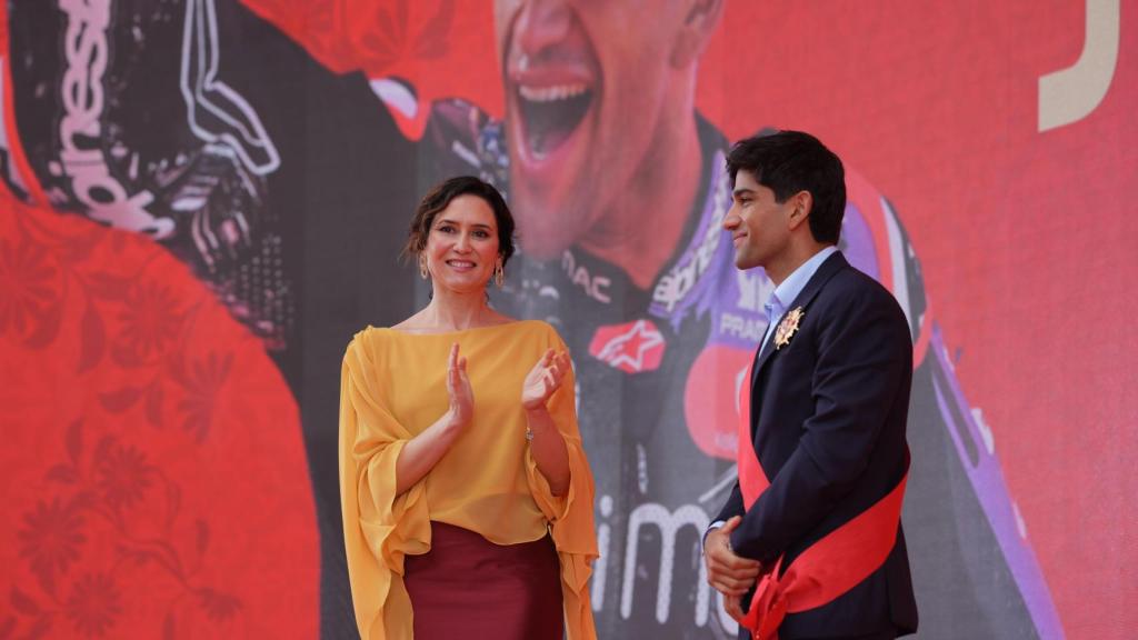 Dos de Mayo, en directo | Madrid celebra un inédito acto en el exterior con la ausencia del Gobierno central