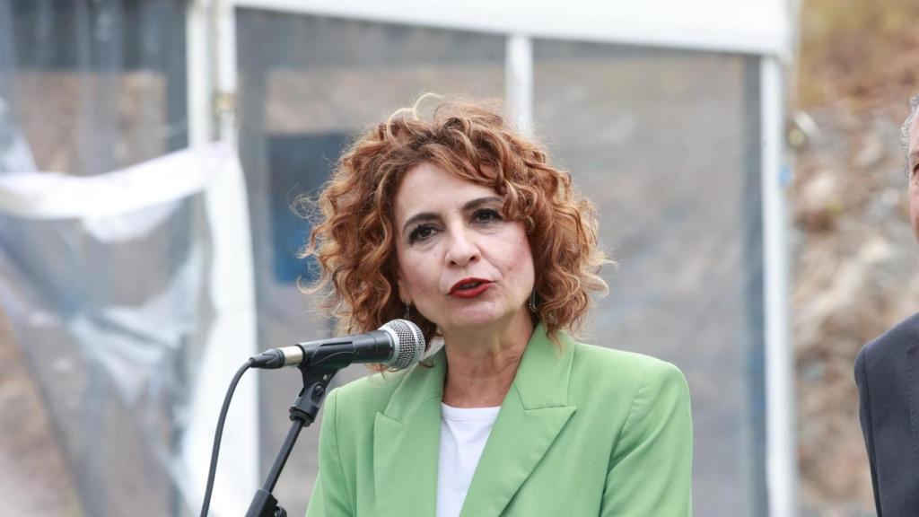 La vicepresidenta del Gobierno, María Jesús Montero, en un acto en Constantina (Sevilla).