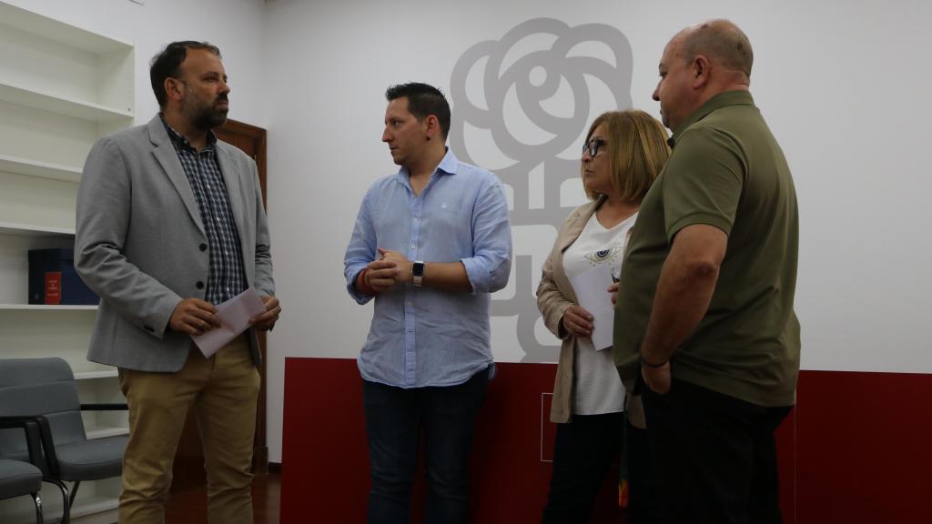 Representantes del PSOE en las comarcas aragonesas, antes de la rueda de prensa