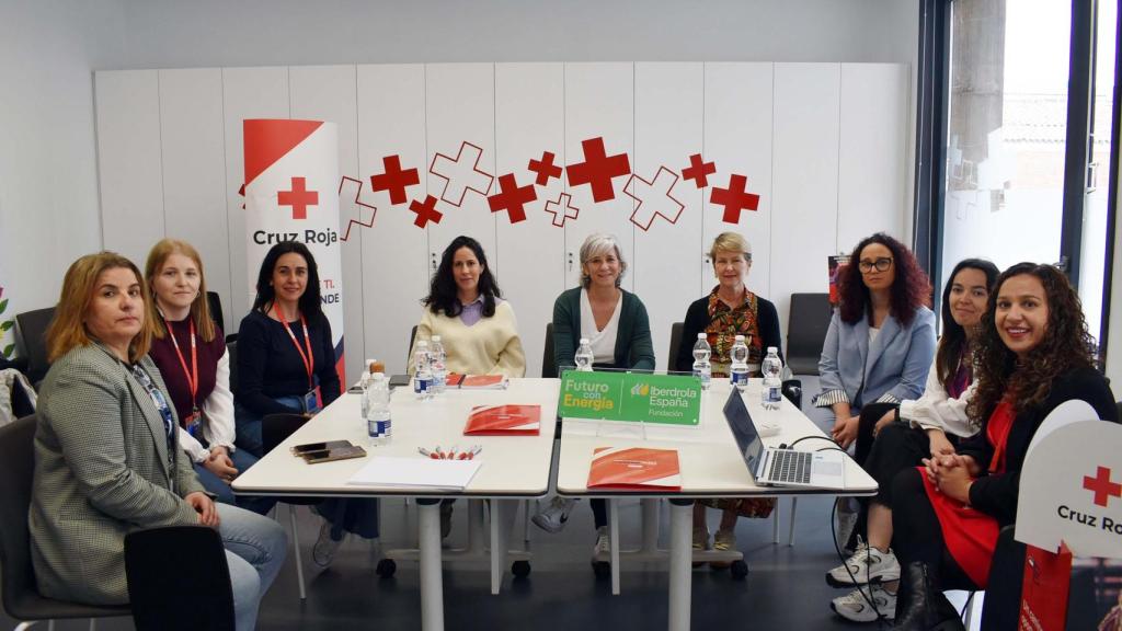 Visita de representantes de la Fundación Iberdrola España a la sede de Cruz Roja en Toledo.
