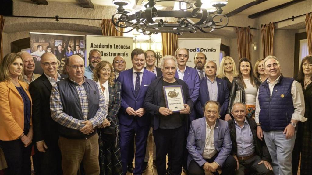 La Academia Leonesa de Gastronomía nombra Académico de Honor a Ferran Adrià en un emotivo acto celebrado en León