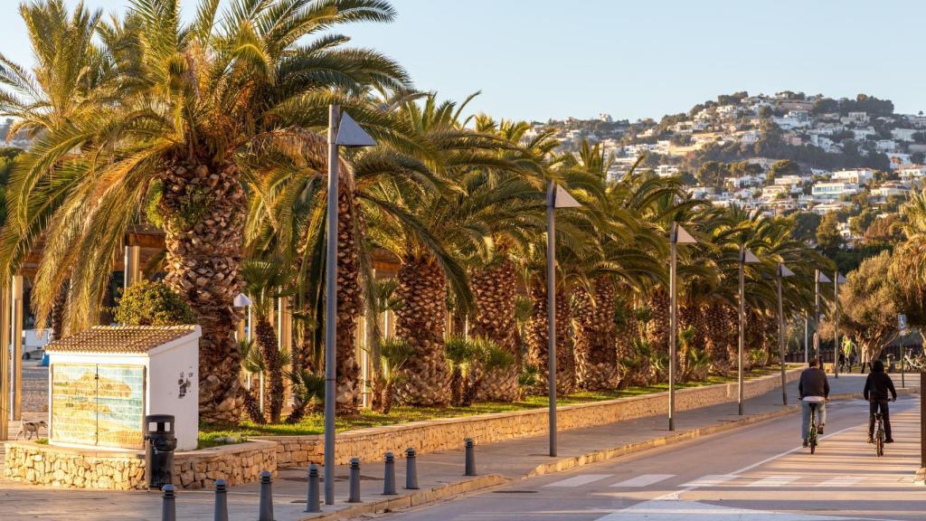 Un atardecer en la Costa Blanca, en una imagen de Shutterstock.