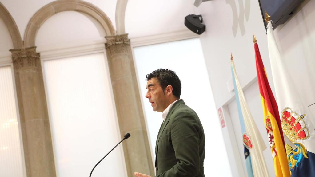 Luis López durante una conferencia de prensa