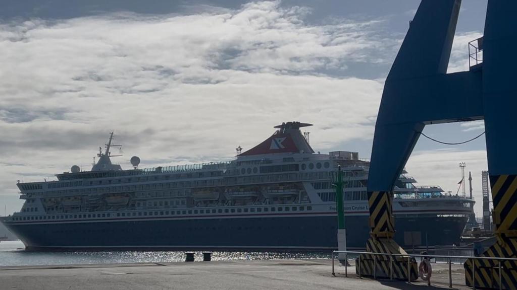 Uno de los cruceros que atracó en A Coruña en abril.