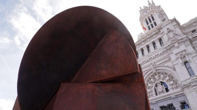 La misteriosa escultura de la plaza de Cibeles.