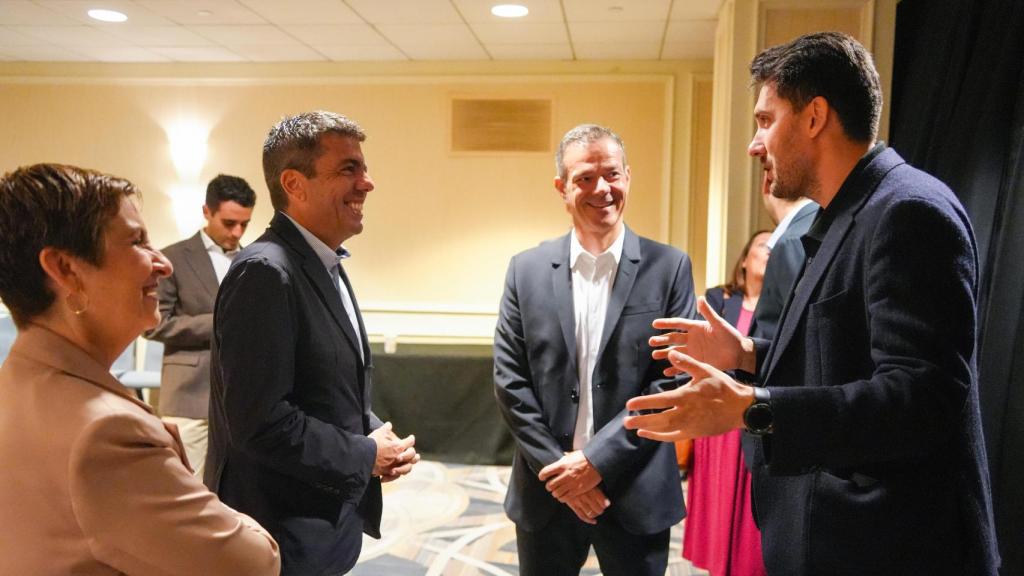 La consellera Marián Cano y el presidente Carlos Mazón en una de las reuniones de este viernes en Miami.