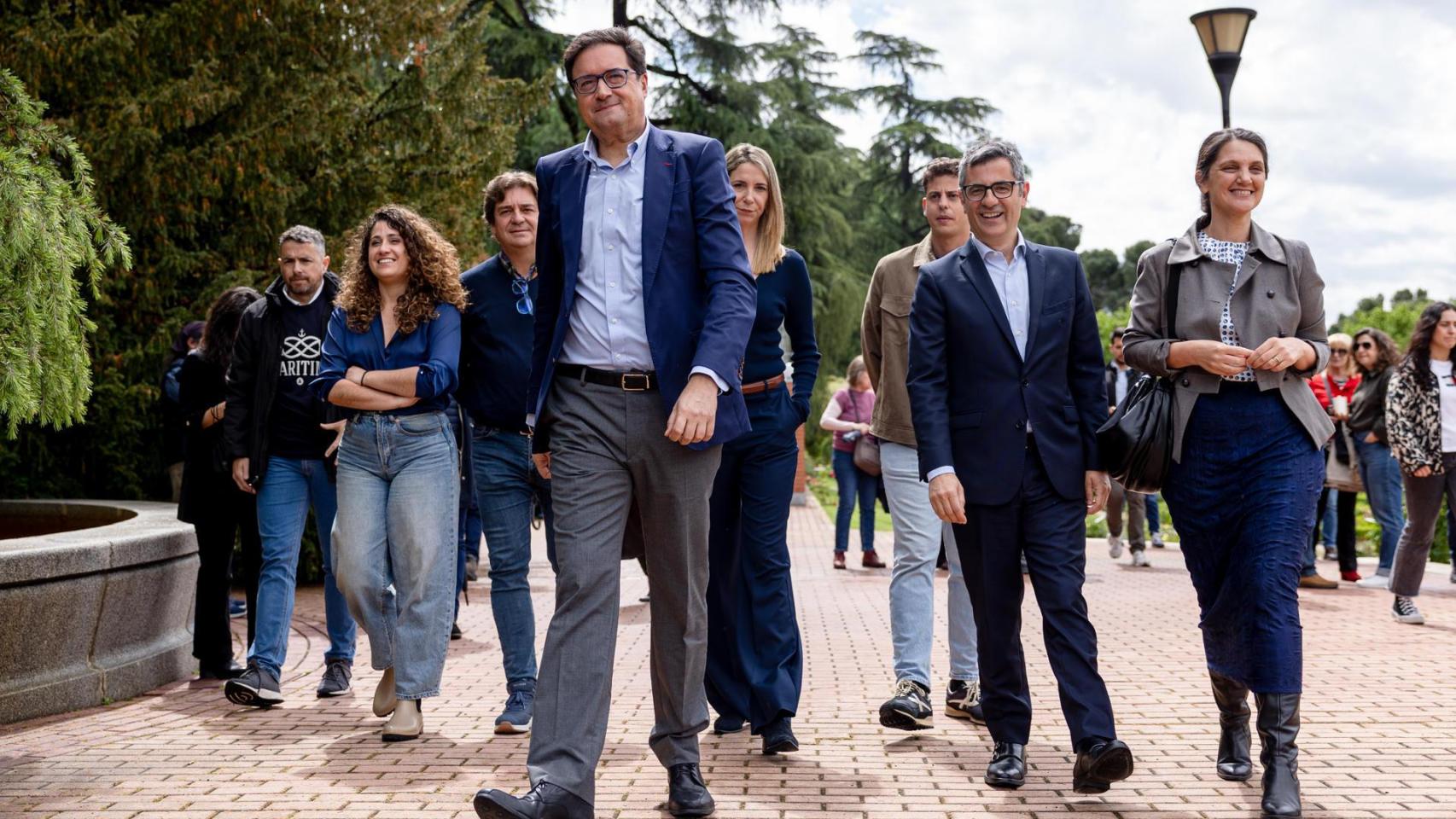 Los ministros Óscar López y Félix Bolaños, este viernes a su llegada al acto celebrado por el PSOE en el Parque del Oeste de Madrid, con motivo de la fiesta del 2 de Mayo.