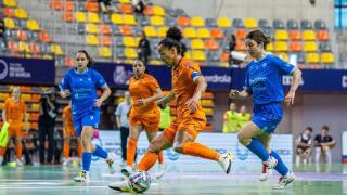 Una jugada del partido entre Ourense CF y Burela FS.