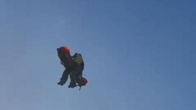 Imágenes del rescate de una mujer que cayó por una cascada en la provincia de Ávila