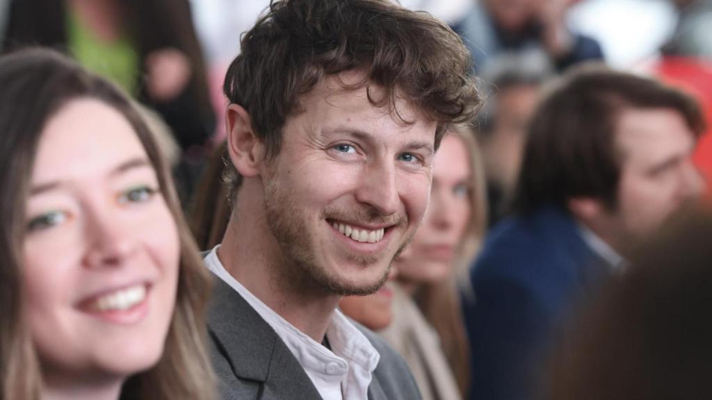 Nicolás Coronado, arropando a su padre en el Día de la Comunidad de Madrid.