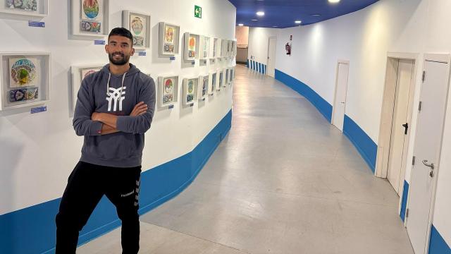 Einar Galilea posa en los pasillos de La Rosaleda para la entrevista con EL ESPAÑOL de Málaga.