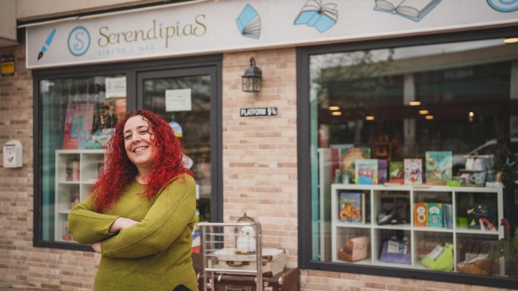 Elena Martínez, en Serendipias, una de sus librerías en Tres Cantos.