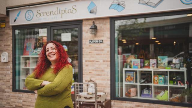 Elena Martínez, en Serendipias, una de sus librerías en Tres Cantos.