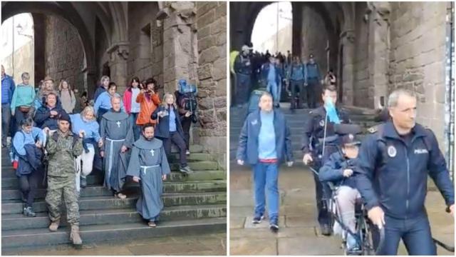 Usuarios de Cruz Blanca Córdoba llegan a la praza do Obradoiro, en Santiago.