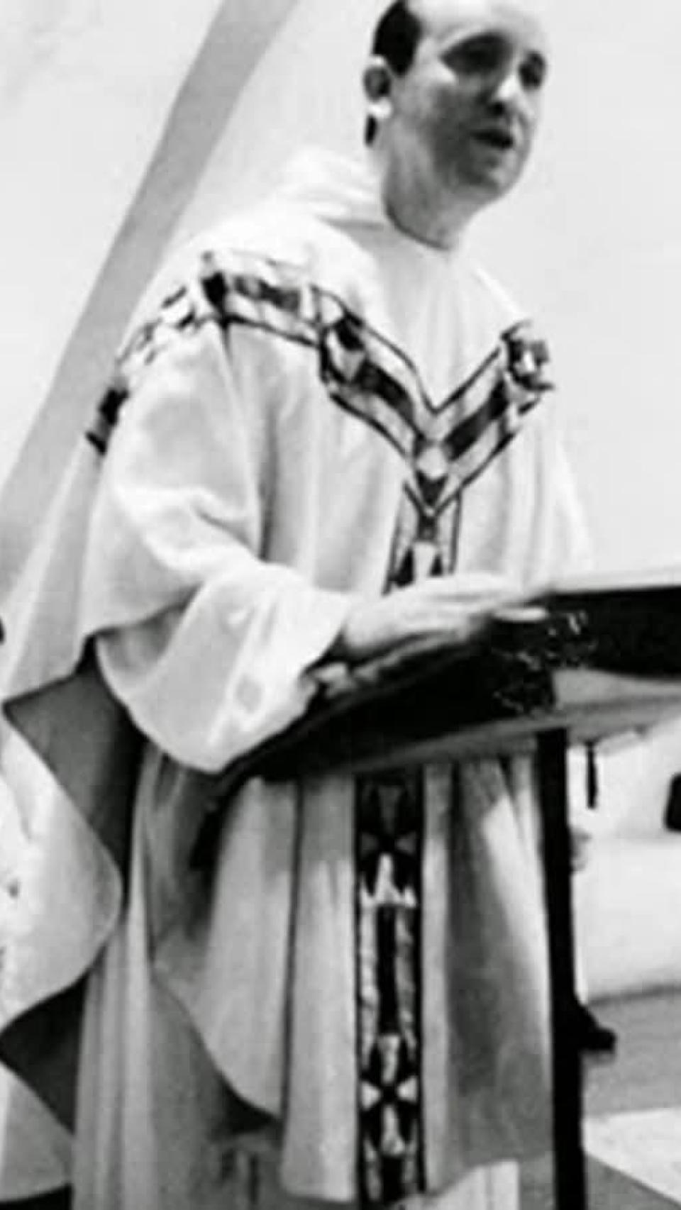 Jorge Mario Bergoglio durante una misa en Buenos Aires