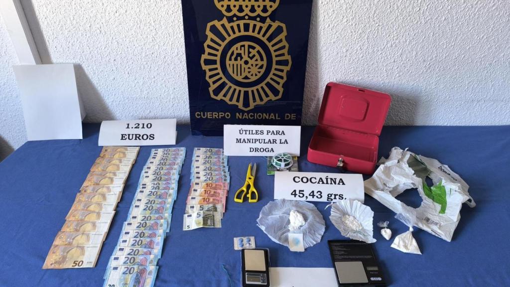 Dinero y sustancias estupefacientes localizadas en un narcopiso de Zaragoza