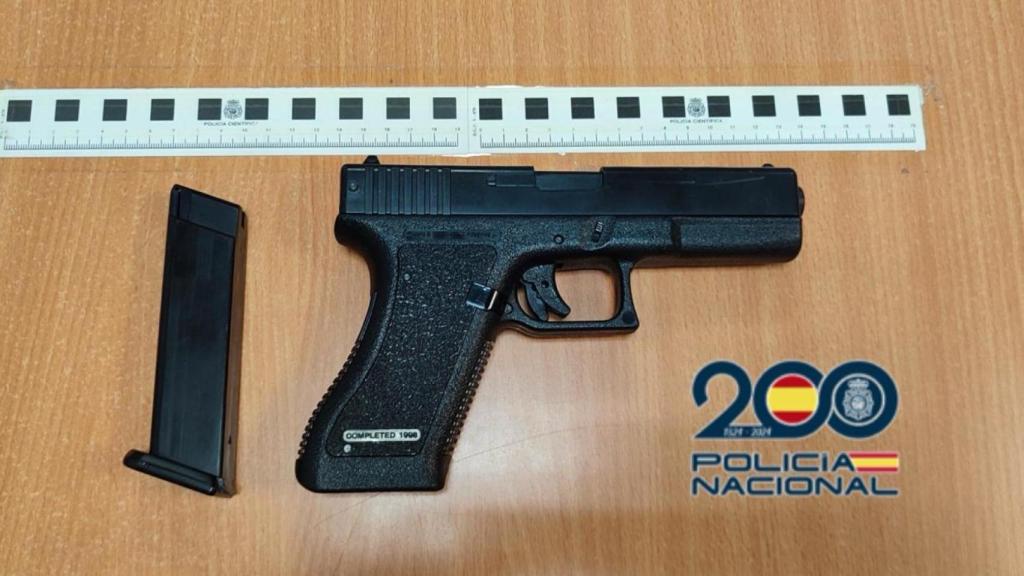 El arma de fuego incautada al joven detenido