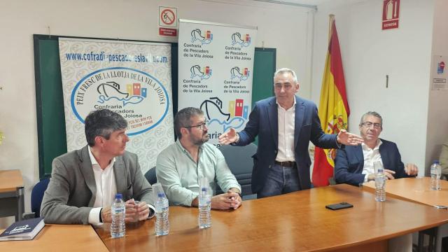 El conseller Miguel Barrachina y el presidente de la Diputación Toni Pérez, derecha, en la Vila Joiosa.