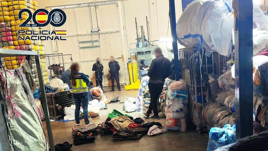 La nave en la que operaba el hombre detenido acusado de explotación laboral.