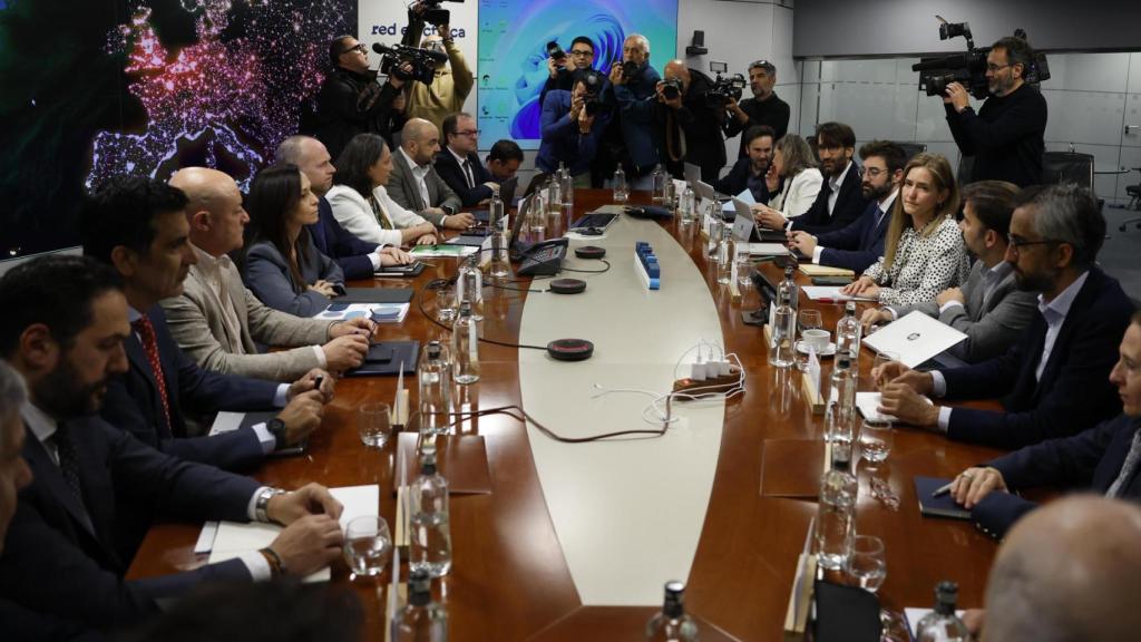 La ministra para la Transición Ecológica, Sara Aagesen, preside la segunda reunión del comité creado para el análisis del apagón.