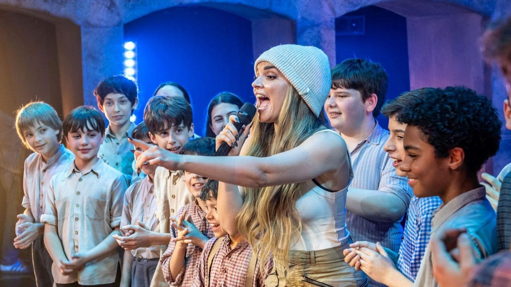 Melody con el elenco de 'Los Chicos del Coro'.