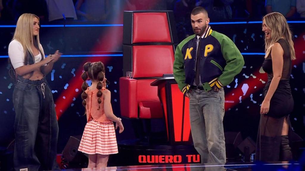Edurne con Daniela, Lola Índigo y Manuel Turizo en 'La Voz Kids'.
