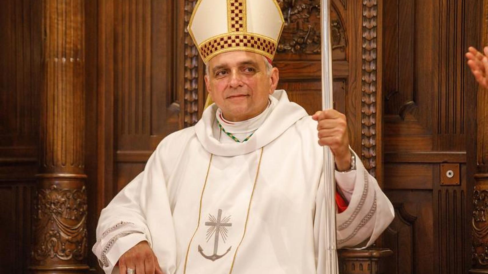 Ángel Román junto al arzobispo de Toledo, Francisco Cerro.