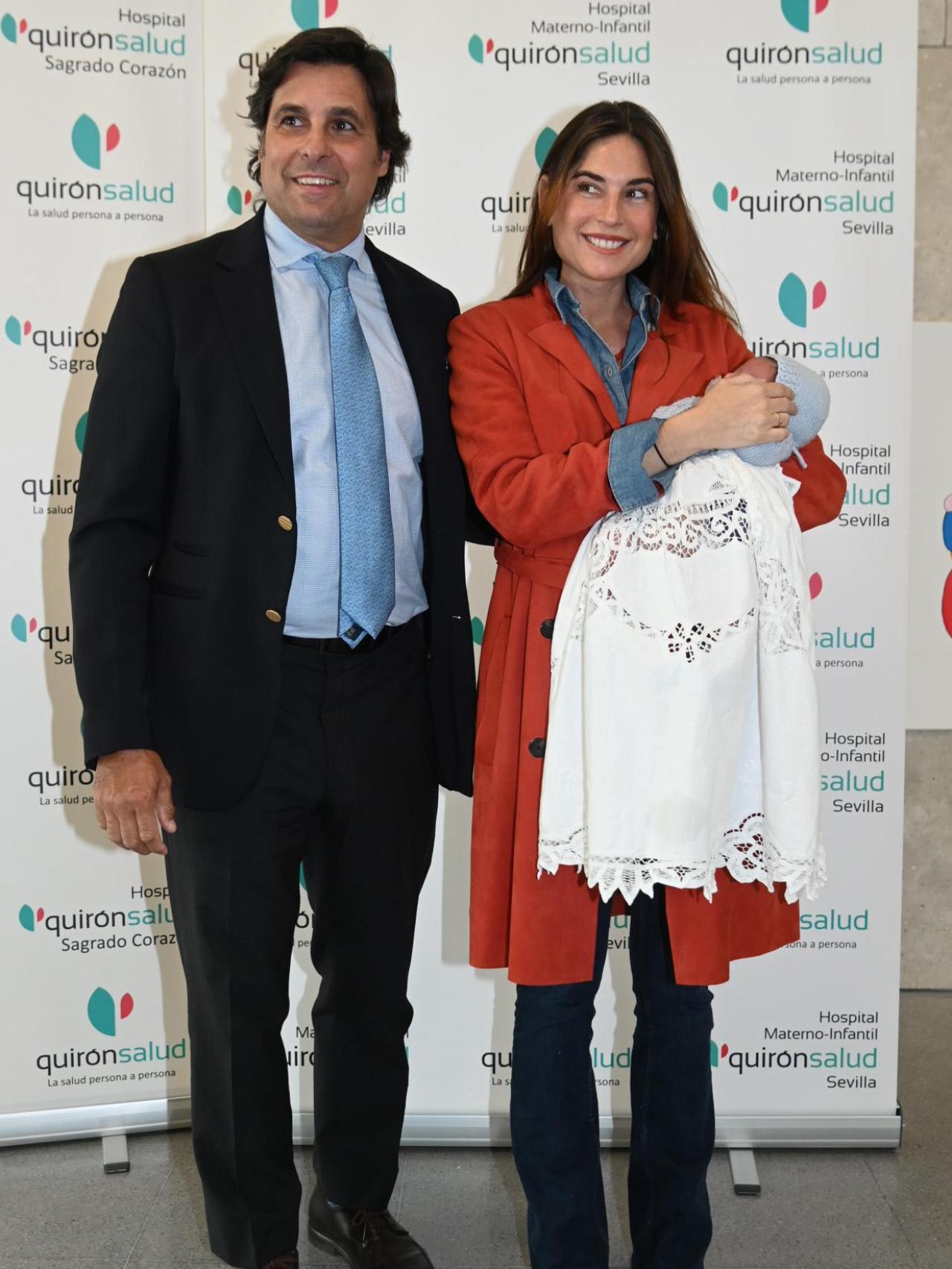 Fran Rivera y Lourdes Montes tras el nacimiento de su tercer hijo, Nicolás.