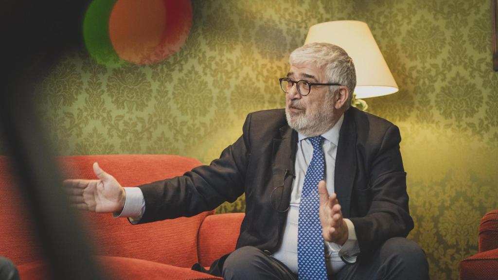 El presidente del Real Instituto Elcano, José Juan Ruiz, durante la entrevista.