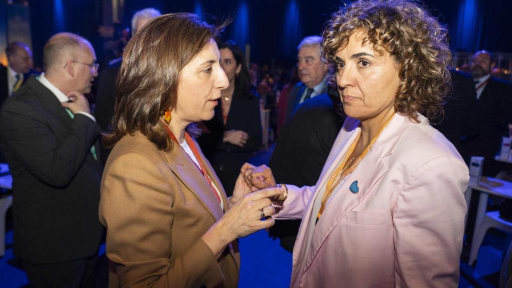 La responsable de Medio Ambiente e Cambio Climático de la Xunta, Ángeles Vázquez, y la vicepresidenta de la Comisión de Peticiones y miembro de la Comisión de Medio Ambiente, Dolors Montserrat.