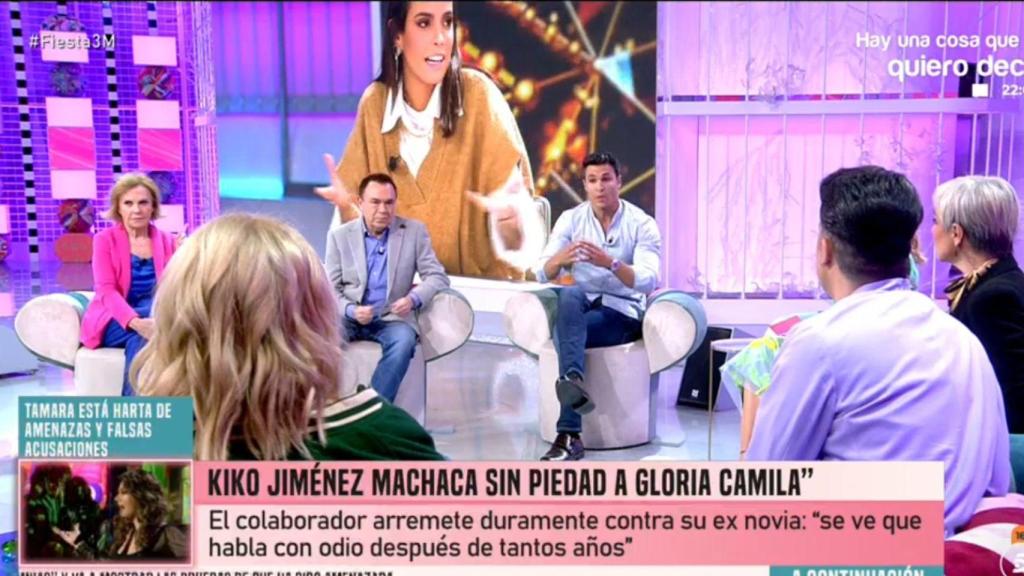 Kiko Jiménez hablando con sus compañeros.