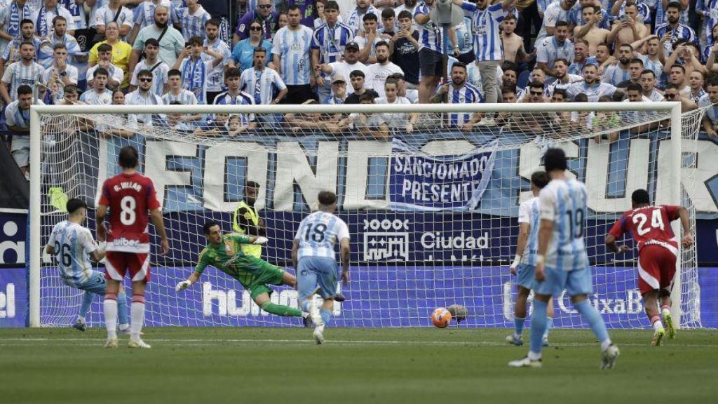 Málaga CF vs. Granada CF, de Segunda División, en directo | Descanso en La Rosaleda (1-0)