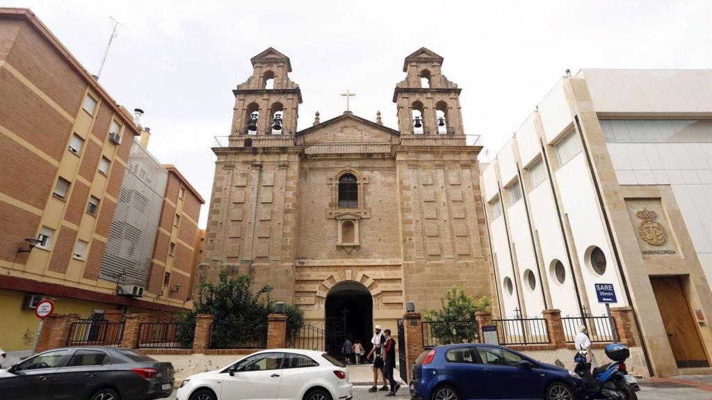 Vista de la fachada principal del Iglesia del Carmen en la barriada de El Perchel.