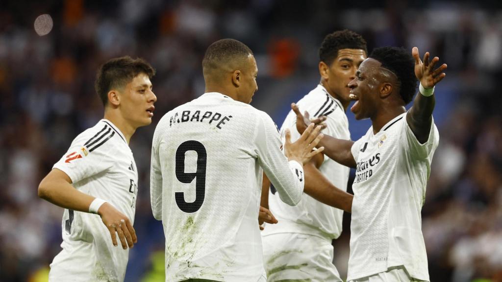 Los jugadores del Madrid celebran un gol contra el Celta.