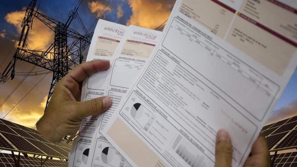 Fotomontaje de una factura de la luz con el fondo de unos cables de alta tensión y fotovoltaica.