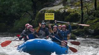 Reivindicativo descenso de rafting por el río Ulla con un mensaje claro: Altri non