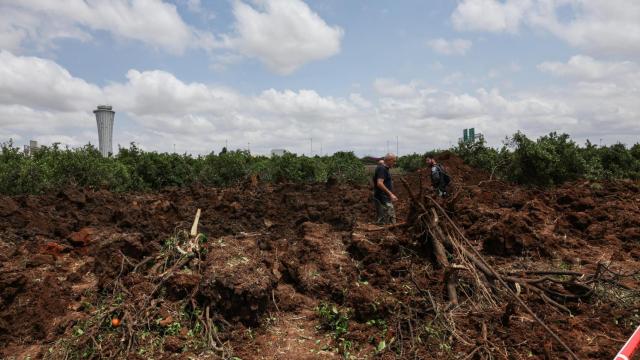 Los daños del misil balístico lanzado por los hutíes de Yemen a territorio israelí.