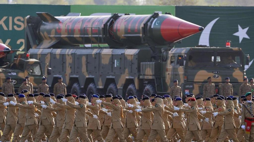 Misil Shaheen-II durante un desfile militar