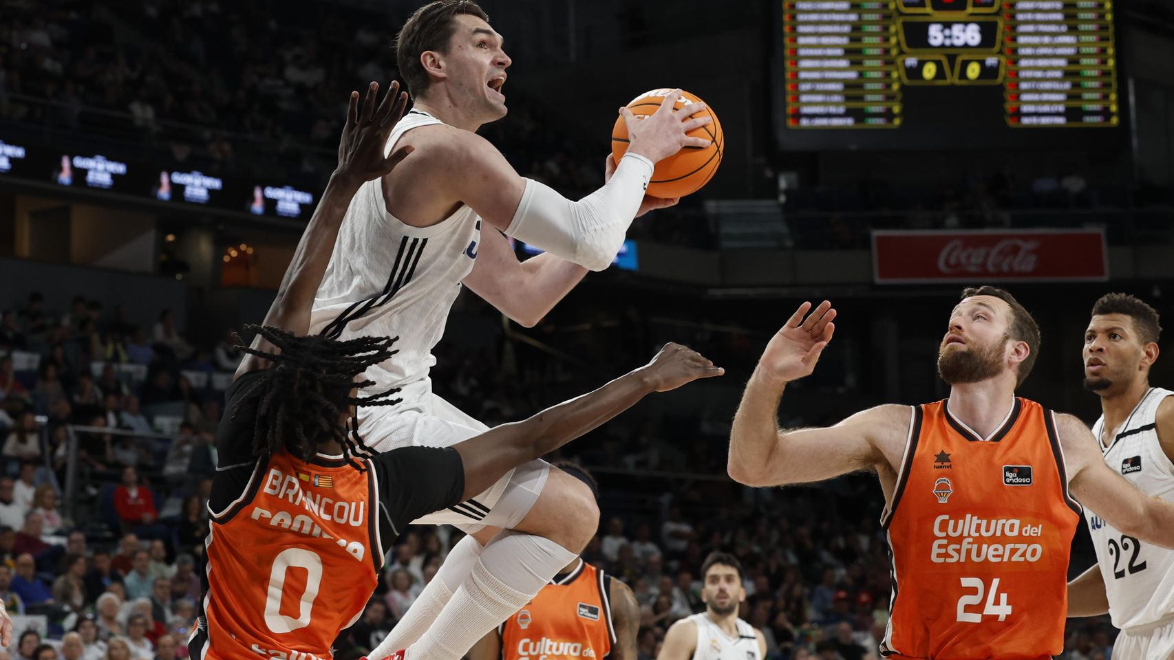 El Real Madrid recupera la sonrisa tras ganar al Valencia Basket y ...