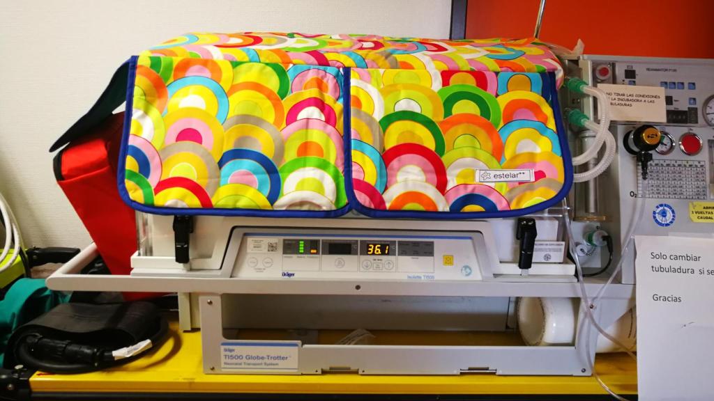 Incubadora de transporte.